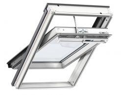 VELUX INTEGRA GGL 206821 белое окрашенное деревянное мансардное окно с дистанционным управлением и (2-х) двухкамерным стеклопакетом